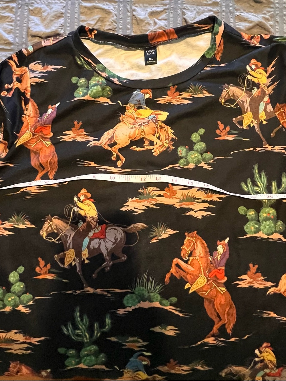 Emery Rose Women's Black Western Horse Print Long Sleeve Tee